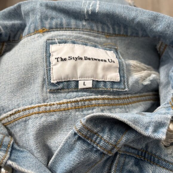 The Style Between Us Denim Jacket White Faux Pearls Size large - Picture 6 of 6